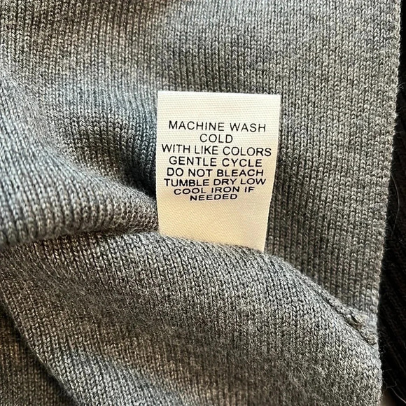 89TH + MADISON NWOT Asymmetric V-Neck Sweater, Size  M - Picture 9 of 9